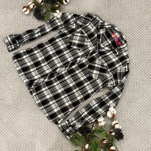 BTC brand black/white plaid flannel top. Womens S.